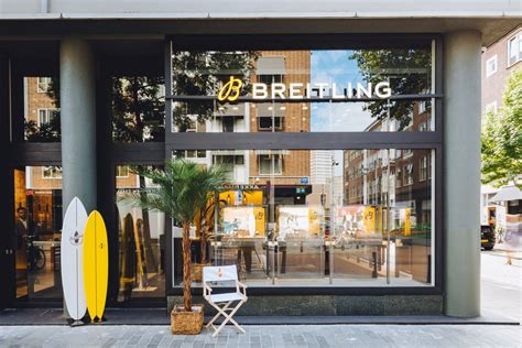 Breitling opens boutique on the Meent .